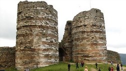 Yoros Kalesi'nden Çalınan Kitabe Ahırda Bulundu