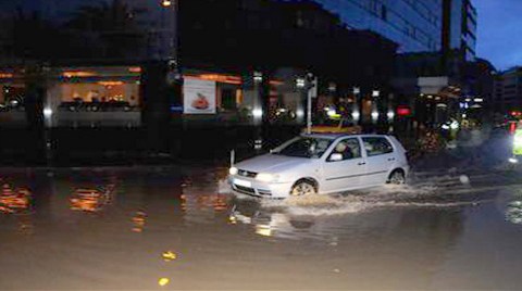 İzmir Sular Altında Kaldı!