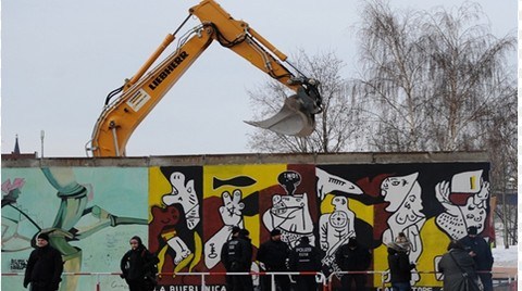Berlin Duvarı Yıkıldı, Çünkü Konut Yapılacak!