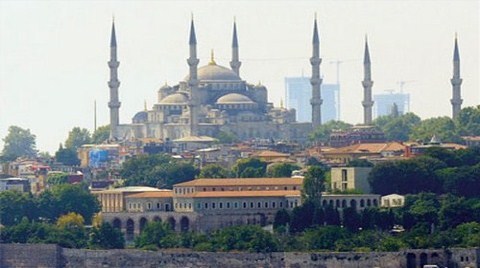 Başbakan'a "İstanbul Silueti" İle Yüklendi!