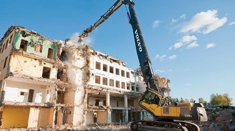 Esenler Belediyesi İlk  Dönüşüm Mahallesinde Son Binayı Yıkıyor!