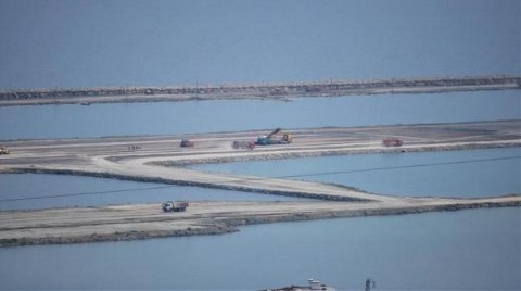 Denize Dolgu Havalimanı İçin 13 Milyon Taş!