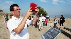 Mehmet Gönenç, Akropol Örenyeri'nde tarihi '3 boyutlu' deneyimlerken...