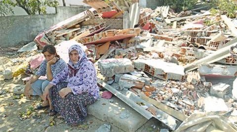 Ataşehir'de 367 Ev Yıkıldı; Aileler Geceyi Sokakta Geçirdi