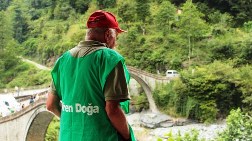 Neden 'Bağzı' İnsanlar Çevresi için Mücadele Eder ve Neden 'Bağzıları' Etmez?