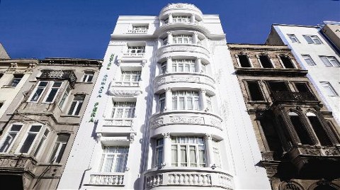 Beyoğlu'ndaki Tarihi Apartmanın Hüzünlü Hikayesi!