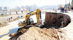 Okula Gidiyordum Birden Yol Çöktü