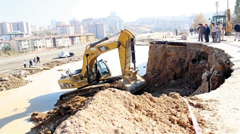 Okula Gidiyordum Birden Yol Çöktü