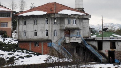 Yine Rize; Bu Kez Yol Üstüne Cami