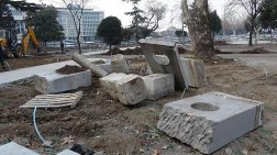 Parkı Yenilerken, Heykelleri Paramparça Ettiler!