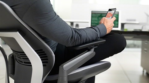 Teknolojinin Rahat Kullanımına Cevap Veren İlk Koltuk: Steelcase Gesture