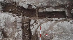 Asırlık Mezarlar Toprak Üstüne Çıkıyor