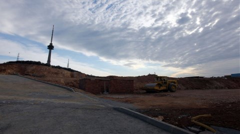 Çamlıca Camii Yolu Yarıladı 