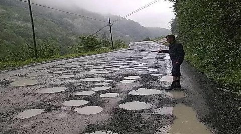 16 Yıldır Yapılmayan Yola İlginç Protesto