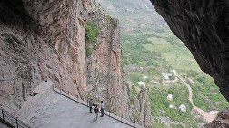 "Meryem Ana Manastırı" Ziyaretçilerini Bekliyor!