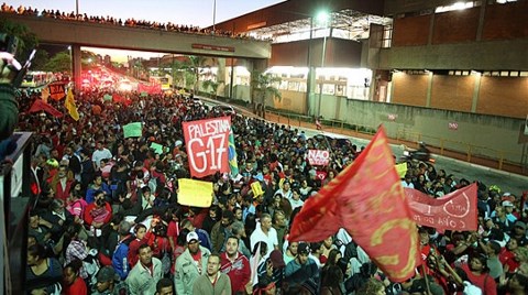 10 Bin Kişi Yolları Kesti, Halk Ayakta!