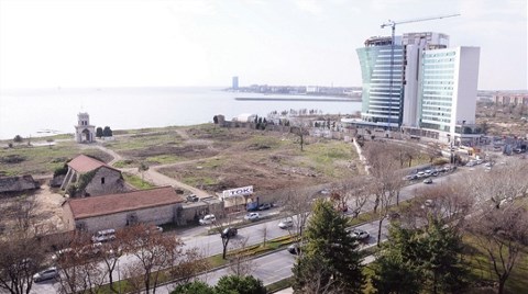 Ataköy Sahilde Bir Hülle Daha