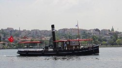 Haliç'te 'Kömürlü' Bir Gemi!