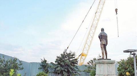 İlk Atatürk Anıtı Kaderine Terk Edildi!