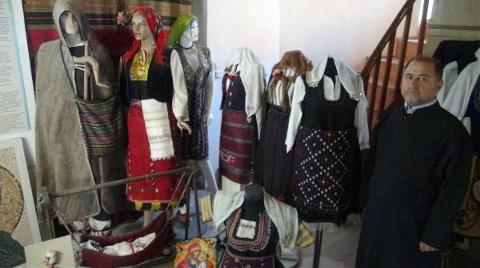 Kiliseyi Osmanlı Dönemi Eşyalarıyla Donattı