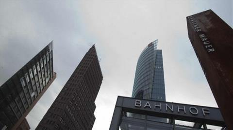 'Berlin Duvarı'nı Bu Kez Sakız Yıkacak