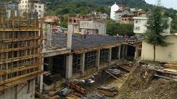 Hastane Bahçesinde Ağaç Katliamı