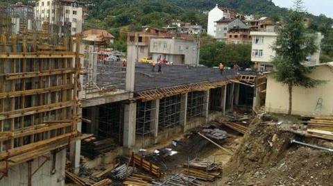 Hastane Bahçesinde Ağaç Katliamı