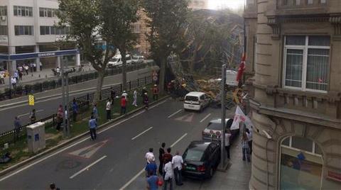 Taksim'de İnşaat İskelesi Çöktü