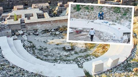 Roma Antik Tiyatrosu’nda ‘Restorasyon’ Komedisi