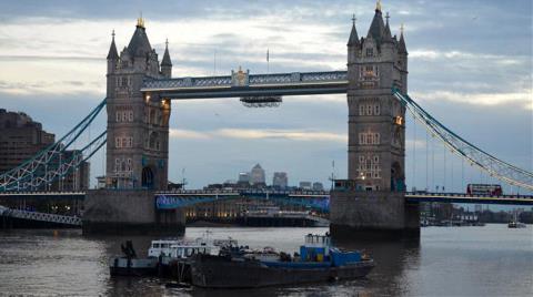 Londra'nın simgesi Tower Bridge'e Cam Zemin