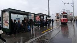 Taksim Meydanı'ndaki Tramvay Durağı Söküldü