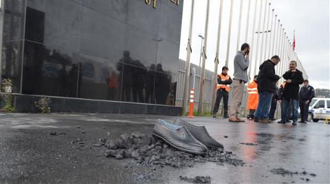 İş Güvenliği Konferansına Lastik Ayakkabılı Protesto