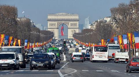 Paris'te Hava Kirliliğine Önlem