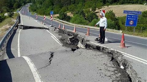 Turistik İlçenin Çöken Yolu 2 Aydır Onarılamadı