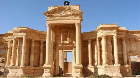 'IŞİD Palmira'daki Eserleri Patlatmaya Başladı'