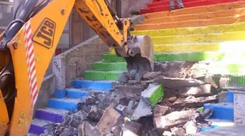 Karaköy'deki Boyalı Merdivenler Yıkılıyor