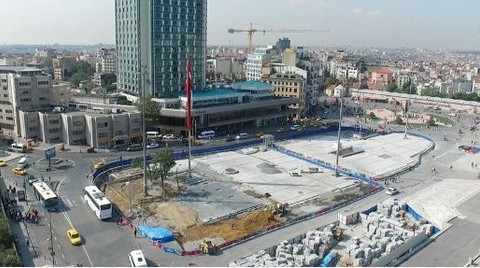 Taksim Meydanı'na Yağmur Suyu Kanalı Koymayı Unutmuşlar