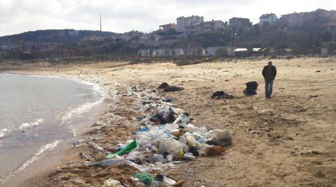 Karaburun Sahili Çöplüğe Dönüştü