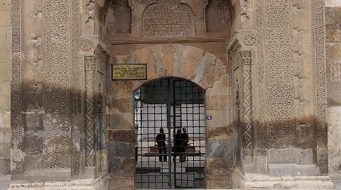 Selçuklu Eserlerine 'Taş Kanseri' Tehdidi