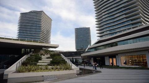 zorlu center metro ve metrobus ile birlesti yapi