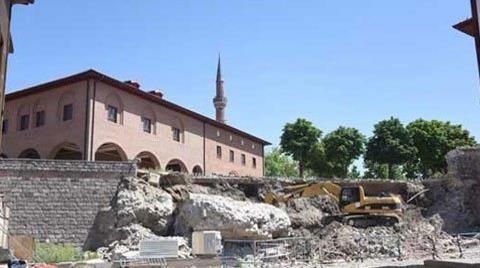 Ankara’da Tapınak Kavgası!