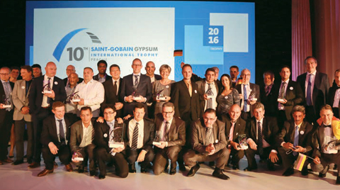 10. Saint-Gobain Uluslararası Gypsum Trophy ödül alanlar bir arada.