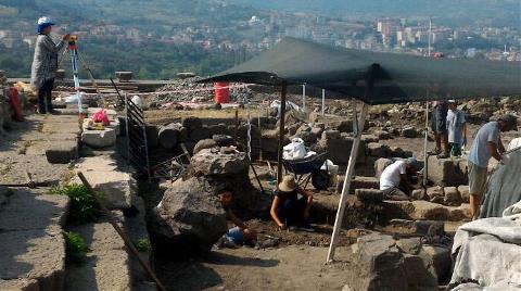 Karadeniz'in 'Efes'inde 25 Mezar Bulundu, Kilise Açıldı