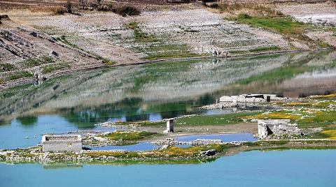 Sular Çekilince Asırlık Köy Ortaya Çıktı