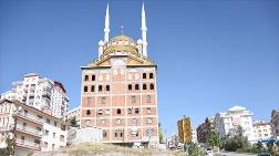 Ankara'da Mimari Harikası Apartman Üstü Cami!