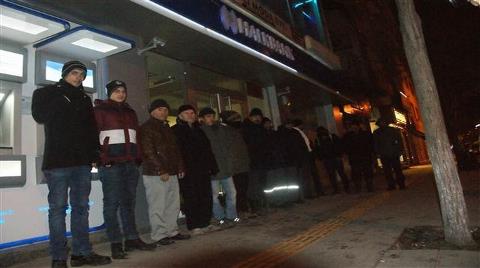 TOKİ’den Ev için 4 Gündür Banka Önünde Bekliyorlar