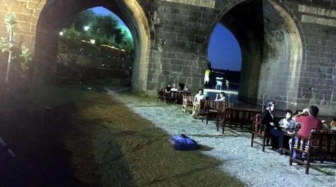 Tarihi On Gözlü Köprü'nün İki Gözünü Doldurdular!