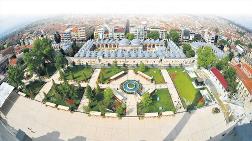 Fatih Camii’nde Yıldızlı Düzenleme