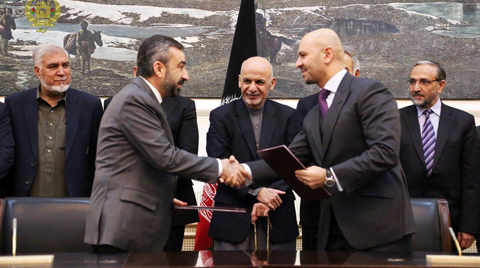 Vefa, Afganistan'da Fabrika Kuruyor