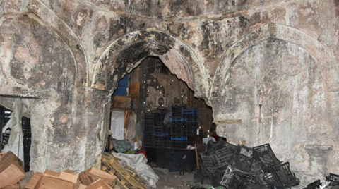 İzmir'de Tarihi Hamam Yıkılmaktan Kurtuldu